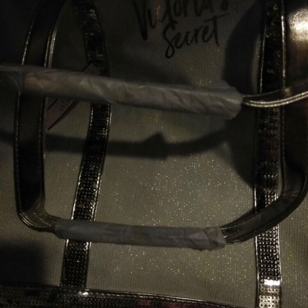 Victor - Picture 4 of 4